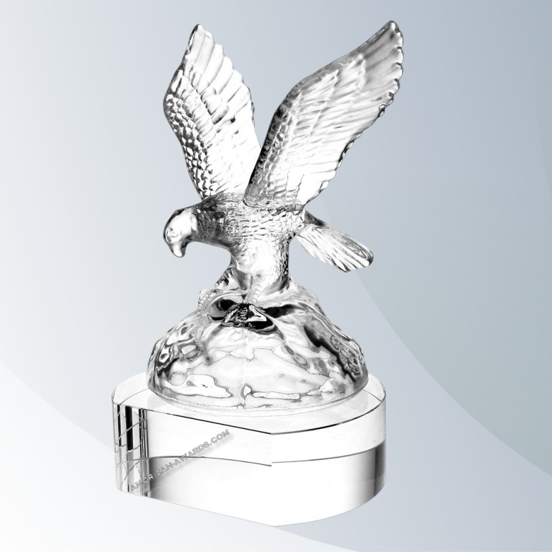 AT1250C | Soaring Eagle on Optic Crystal Base
